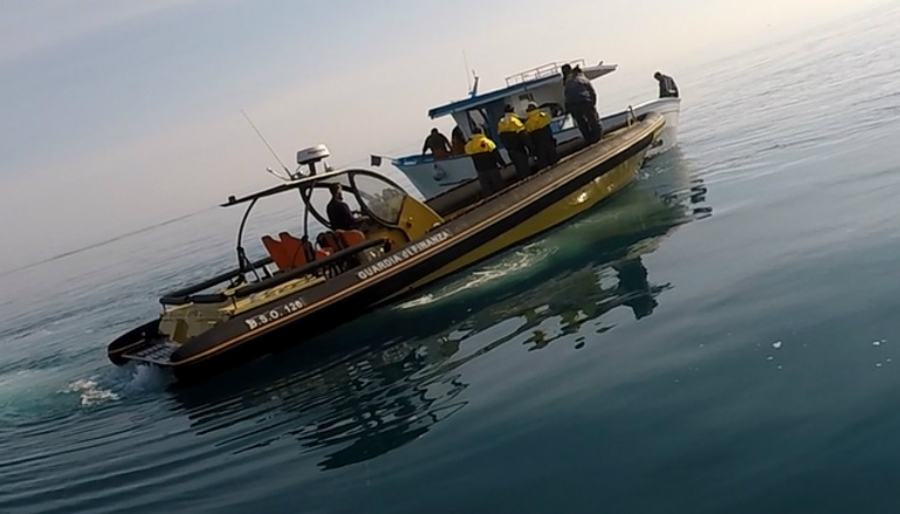 peschereccio tre arresti pesca illegale 02