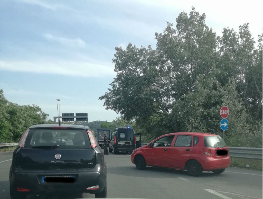 FOTONOTIZIA - Incidente sulla statale 107 a Rende, due feriti 2 piano monello
