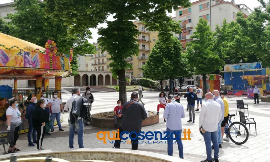 Cosenza, in piazza titolari di bar e ristoranti: "nessun aiuto, aspettiamo di chiudere" 55 piazza Loreto bar ristoranti 03