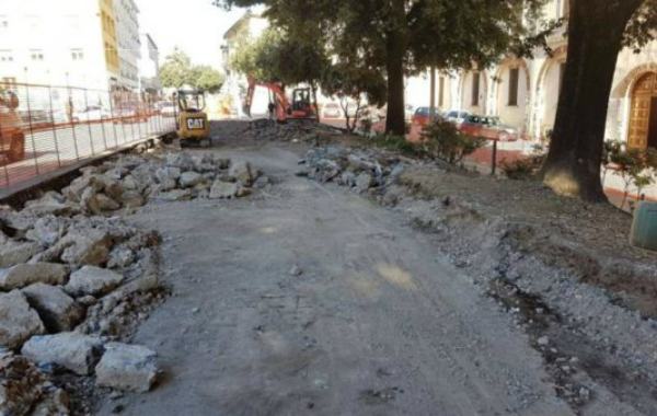 Giunta approva rimodulazione lavori di Piazza Sagrato della Chiesa San Domenico: per 590mila euro 51 piazza campanella