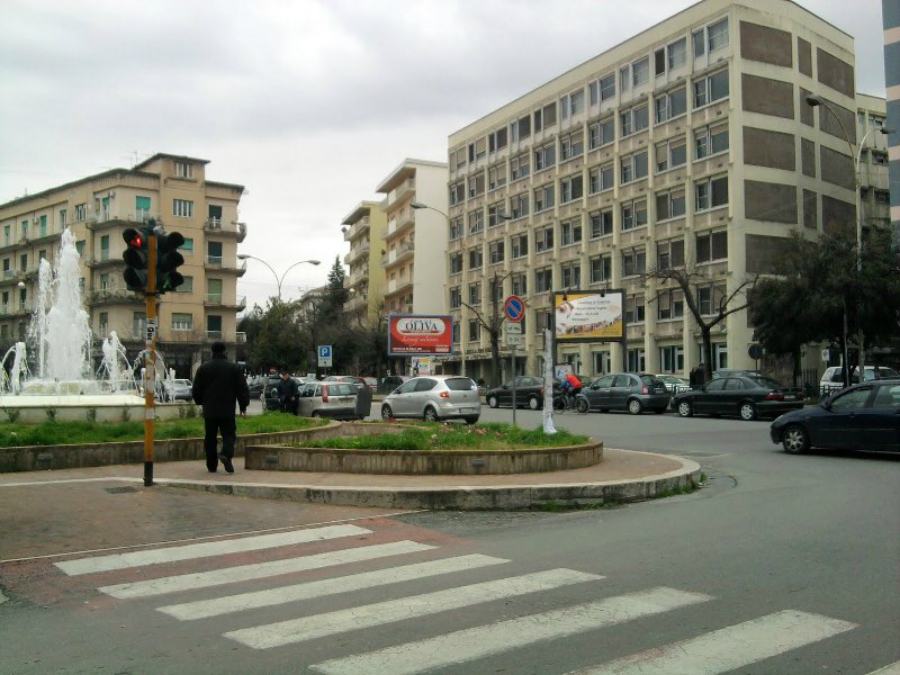 Cosenza, tentata rapina: pestato giornalaio per cinquanta euro 62 piazza loreto cosenza