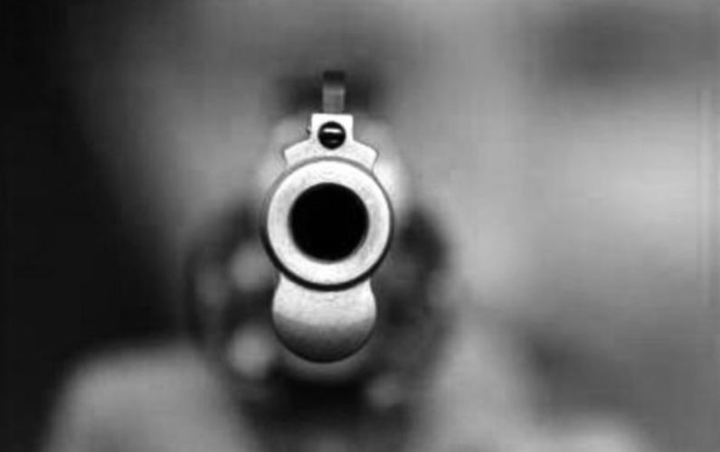 Minacce ad imprenditore: spari contro l'abitazione, privilegiata pista racket 51 pistola 1