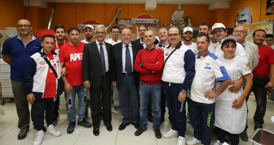 La pizza trionfa a Rende, grande successo per il 3° Trofeo "Pizza Eccellenza d'Italia" 55 pizza trofeo rende