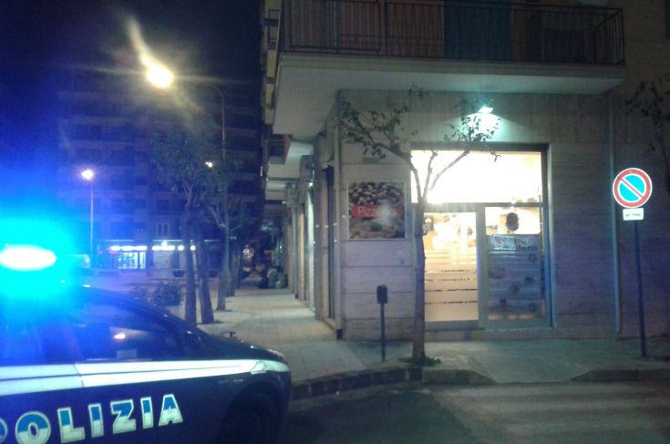 Cosenza: colpi di pistola ieri sera contro una pizzeria a Piazza Loreto, in corso le indagini (FOTO) 71 pizzeria intim 2