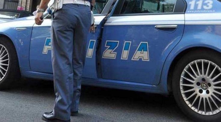In strada con uno zaino e il Corano: "Sono un profeta di Allah, siete tutti infedeli". Arrestato 24enne 51 polizia