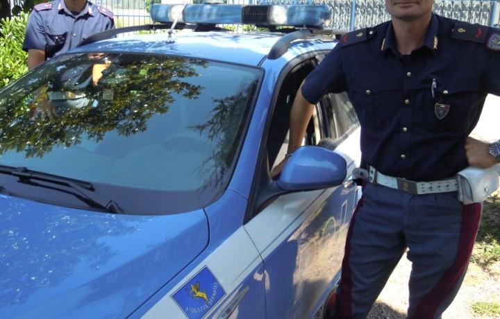 Cosenza Vecchia, salvata donna che aveva annunciato il suicidio 53 polizia agenti 720x460 1