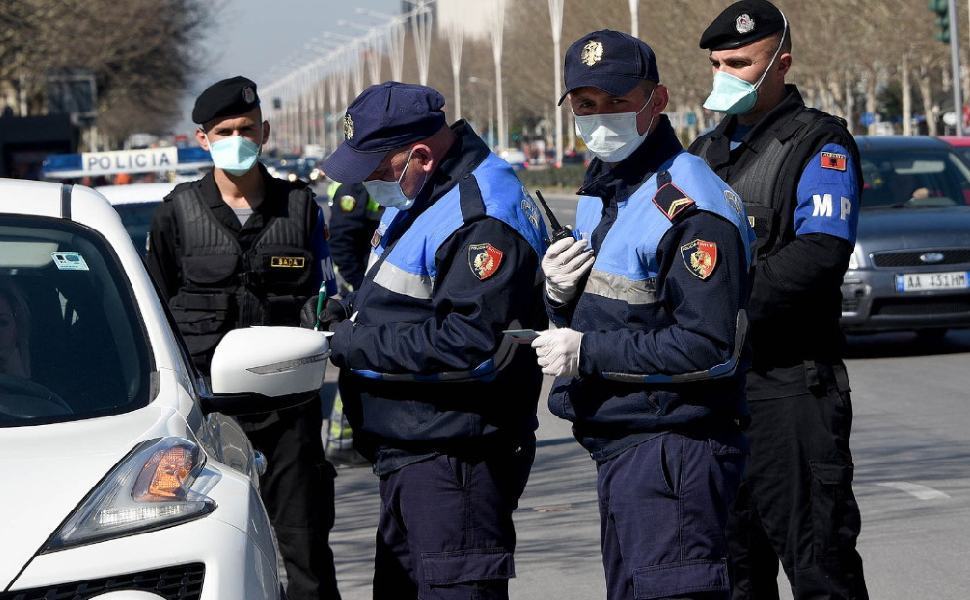 Da Cosenza a Tirana, catturato latitante in pensione: deve scontare 13 anni in carcere 51 polizia albanese coronavirus 1