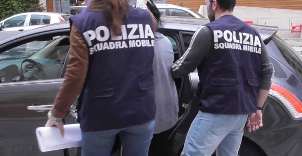 polizia di stato squadra mobile arresto donna