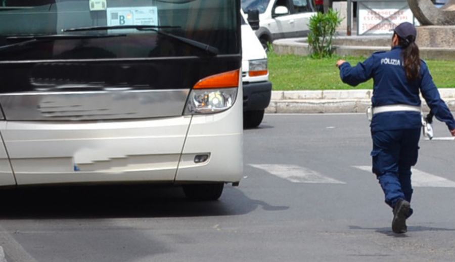 polizia locale controlli pullman gita scolastica