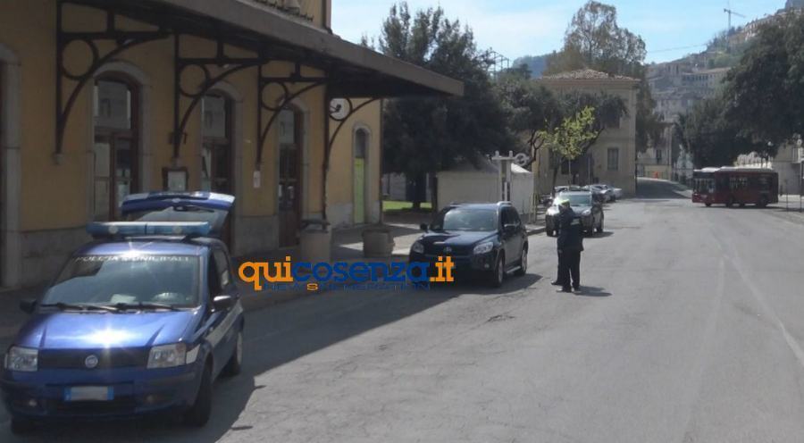 Cosenza, da inizio lockdown alla riapertura: 5.671 persone controllate, 54 sanzioni 51 polizia municipale cosenza piazza matteotti