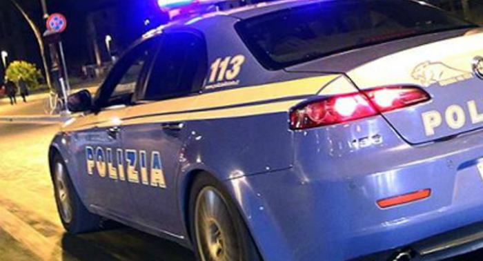 Notte tesa sul lungomare: allontanati dal lido, iniziano a lanciare pietre 51 polizia notte 5