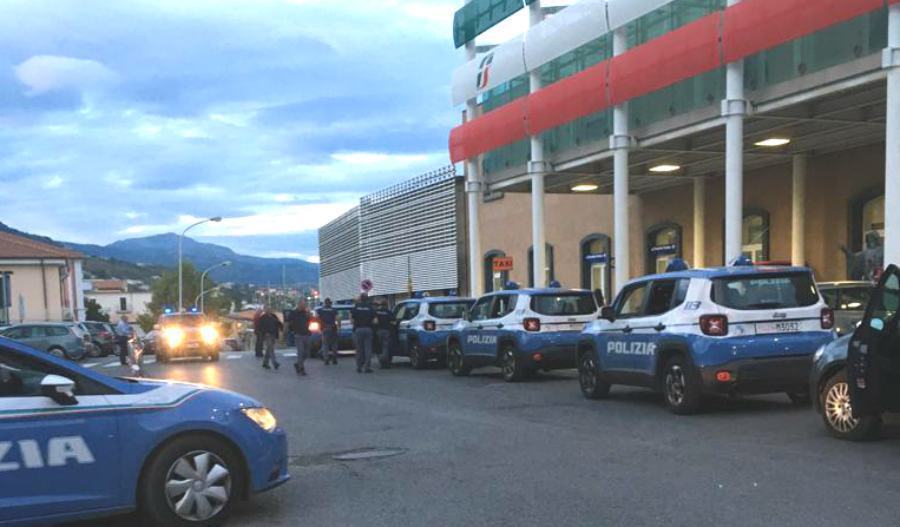 polizia paola uomini e caporali