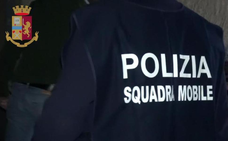 Agguato nella notte a Cosenza, ferito un 32enne 51 polizia squadra mobile 1 5