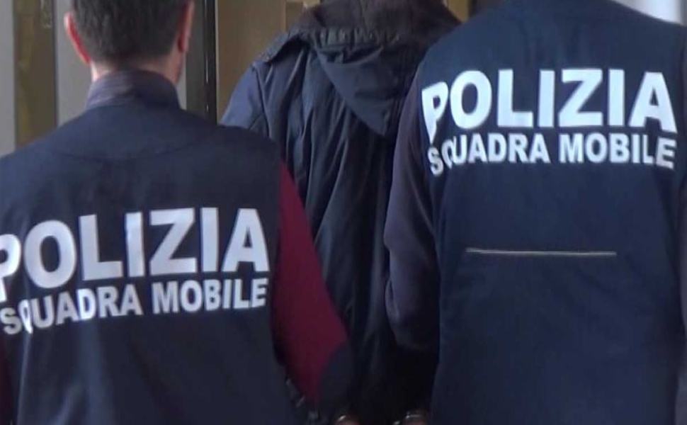 polizia squadra mobile 12