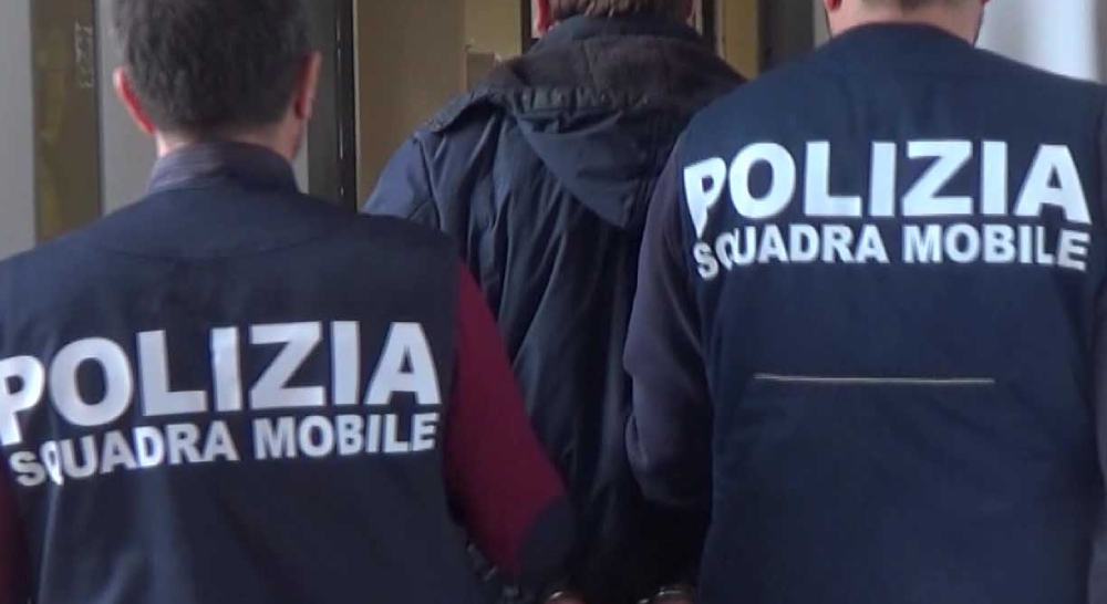 polizia squadra mobile 8