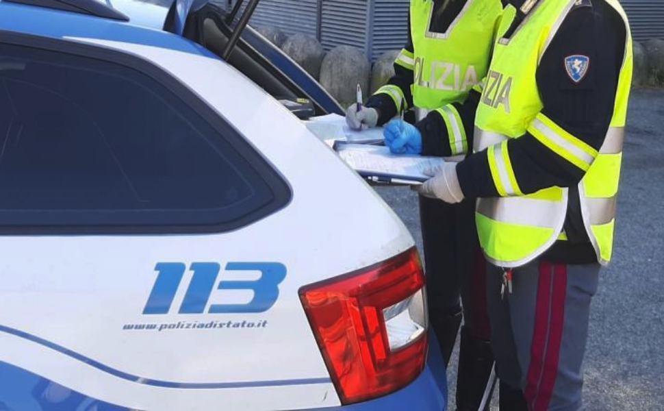 Autofficina abusiva sequestrata dalla Polstrada 51 polizia stradale 20