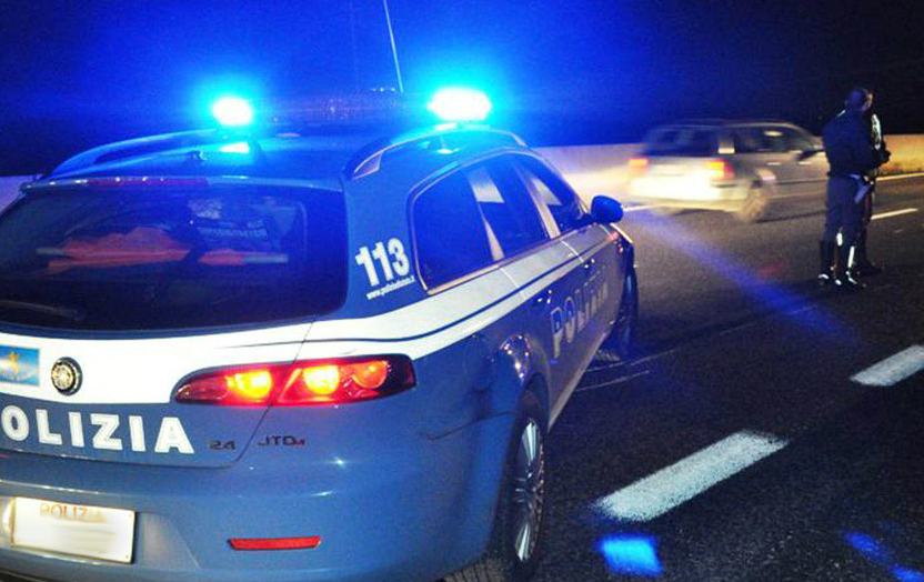 polizia stradale incidente notte