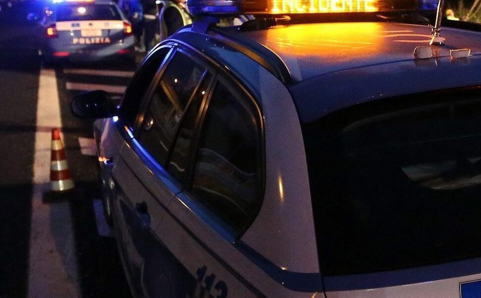 Auto contromano sull'autostrada, fermato dopo diversi chilometri 51 polizia stradale notte