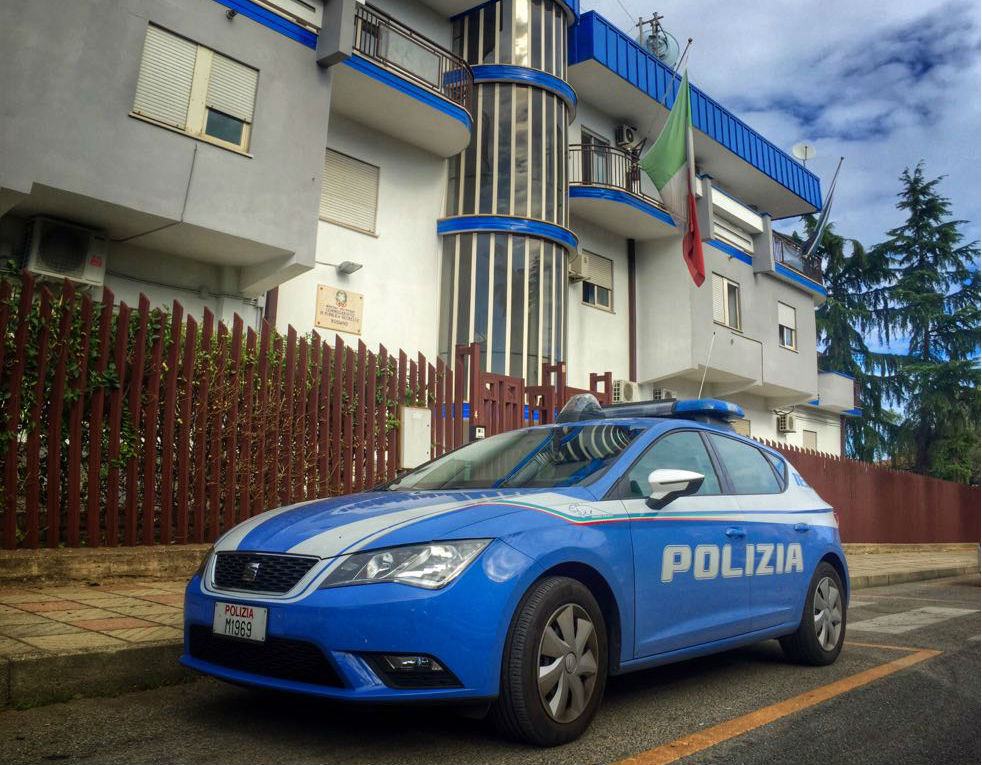 Ruba una carta di credito e la utilizza per fare acquisti, arrestato ventisettenne 51 polizia016 1
