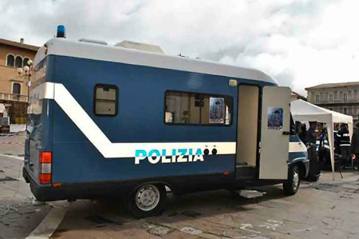 polizia camper