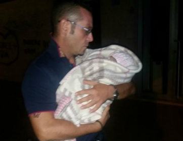 poliziotto bimbo romeno 362x280 1