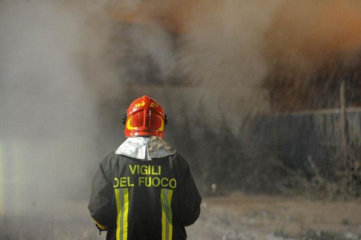 Incendia il garage dell'ex moglie in preda al rancore 51 pompieri-incendio-vigilidelfuoco12