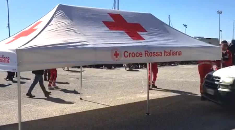 In Calabria un nuovo sbarco di migranti di cui 25 minori non accompagnati 51 porto roccella jonica migranti croce rossa tamponi