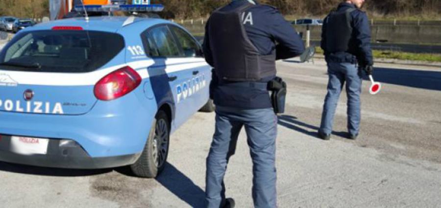 Dalla Calabria in Sicilia per spacciare cocaina, trovato con due chili in auto 51 posto controllo polizia