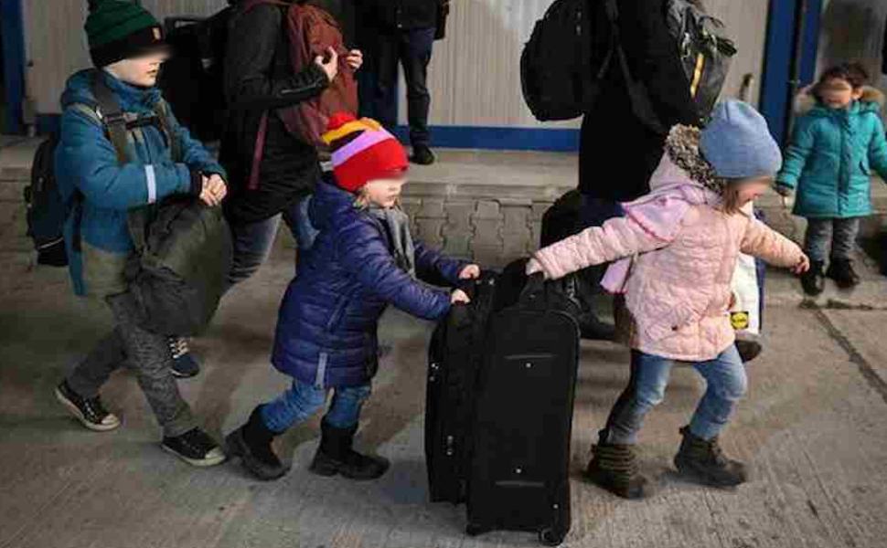 Crisi ucraina, contributi alle scuole per integrare gli studenti e linee guida sanitarie 51 profughi bambini ucraina