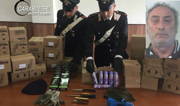 Ruba 660 profumi da un vagone merci e viene colto in flagranza, arrestato dai carabinieri 51 profumi furto antonino morabito