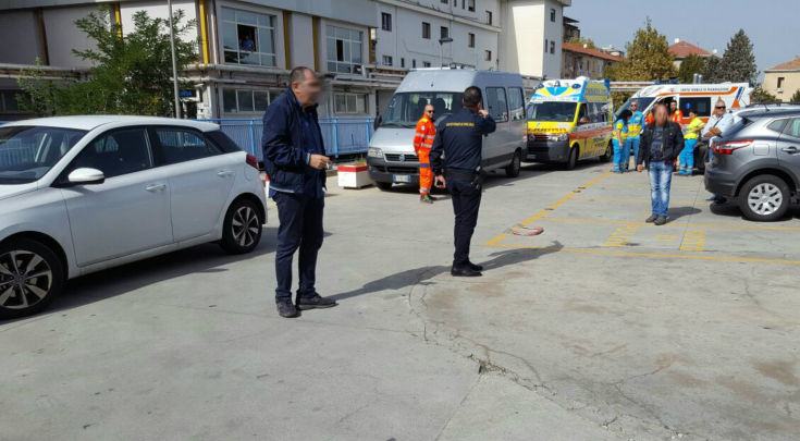 FOTONOTIZIA - Per entrare al pronto soccorso di Cosenza? Anche le ambulanze devono mettersi in fila 57 pronto soccorso fila 01