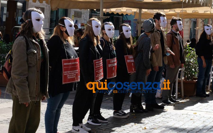 protesta approdi lavoratori spettacolo cosenza 01