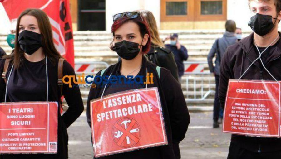 protesta approdi lavoratori spettacolo cosenza 10