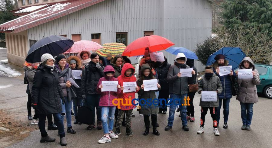 protesta camigliatello scuole 01