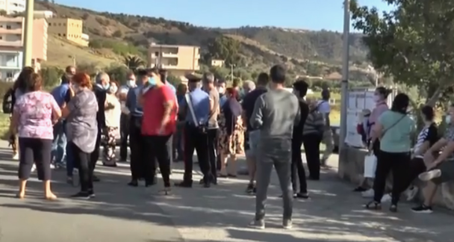 protesta gasperina migranti amantea