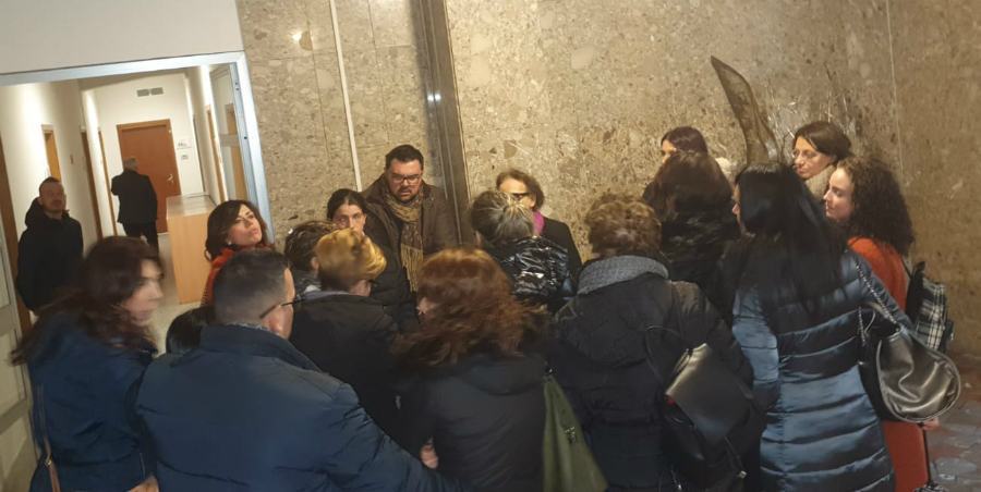 protesta genitori mense1