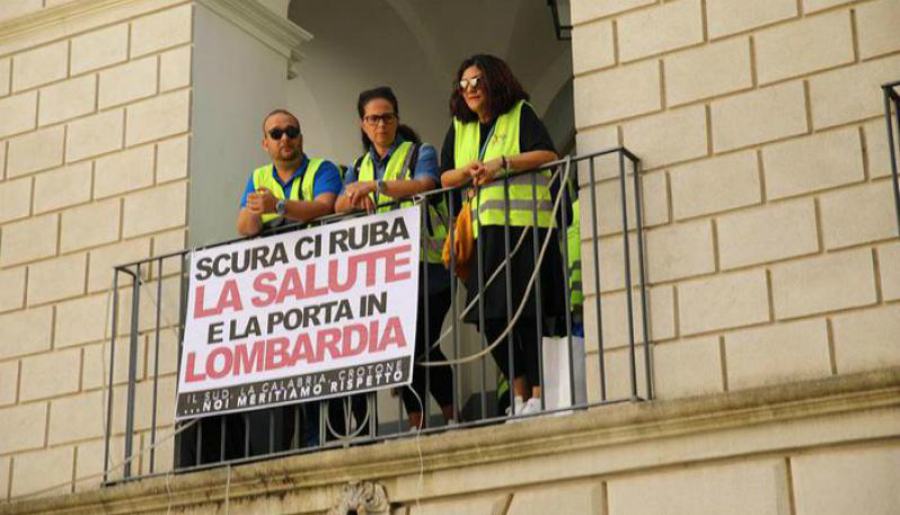 protesta marrelli palazzo alemanni