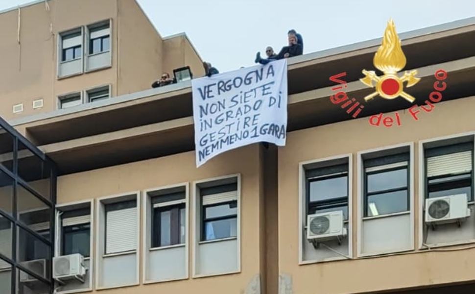 protesta mensa corigliano rossano 02