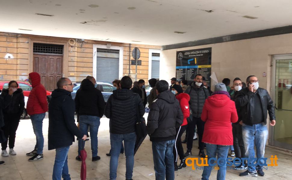 protesta oss azienda ospedaliera cosenza 01