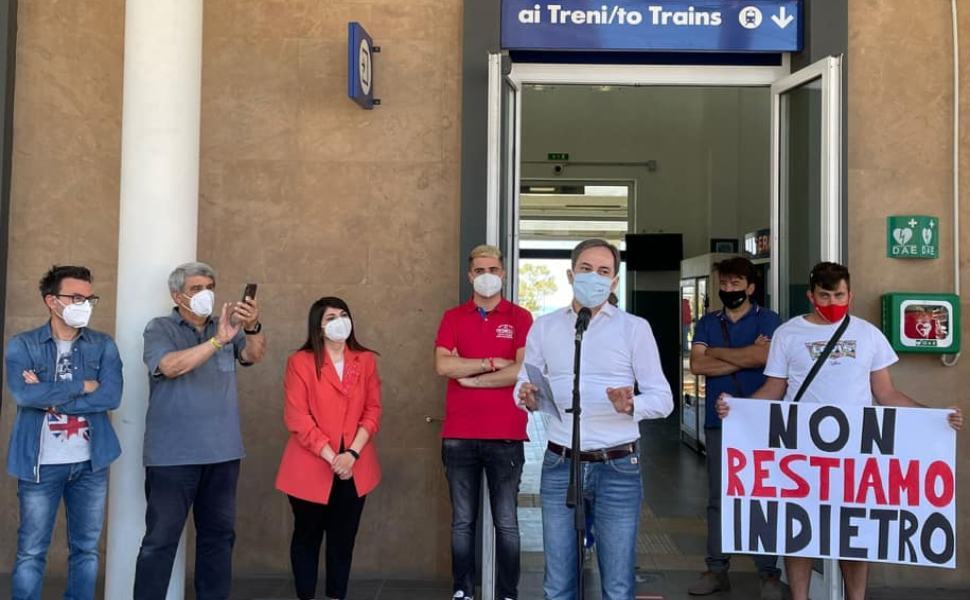 protesta paola tratta galleria santomarco