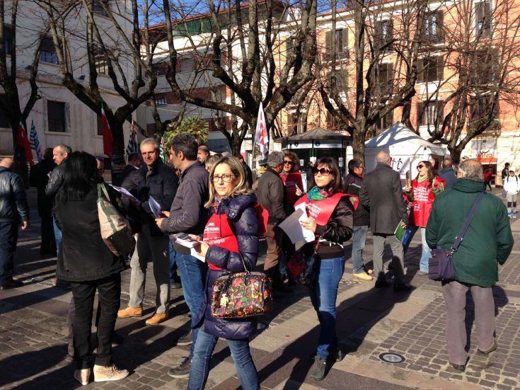 Protesta patronati oggi a Cosenza, denunciati tagli ai servizi gratuiti per i cittadini 64 protesta patronati e caf cosenza