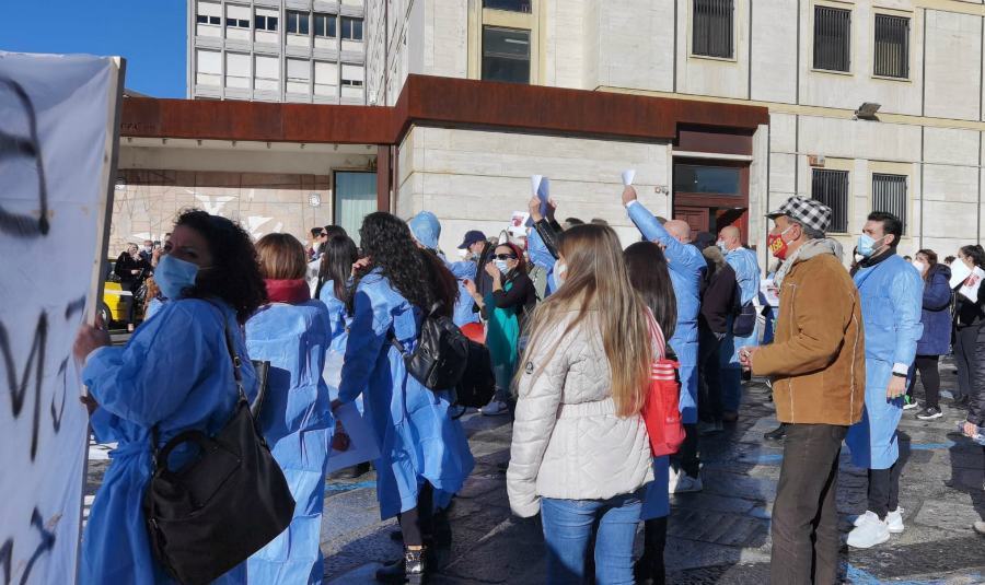 Protesta dei lavoratori del Sant'Anna Hospital: "un'eccellenza non si tocca" 51 protesta sant anna hospital