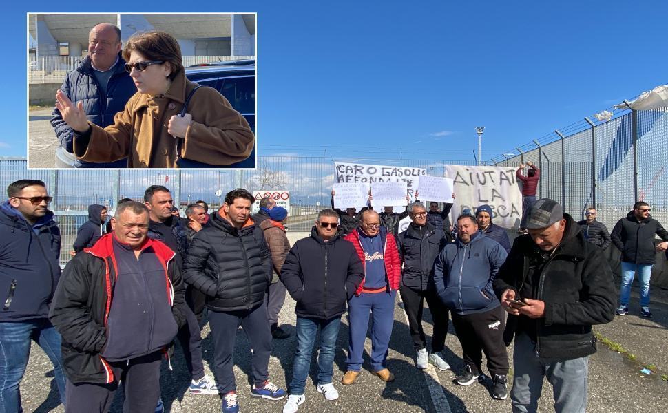 protesta schiavonea pescatori porto contro caro gasolio