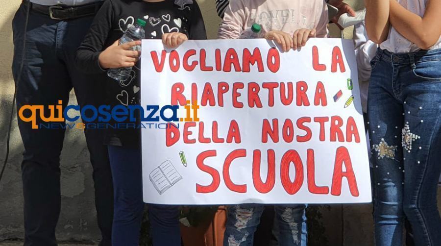 protesta scuola chiusa bocchigliero 07