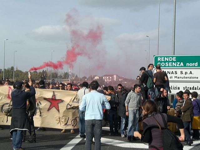 protesta studenti cosenza
