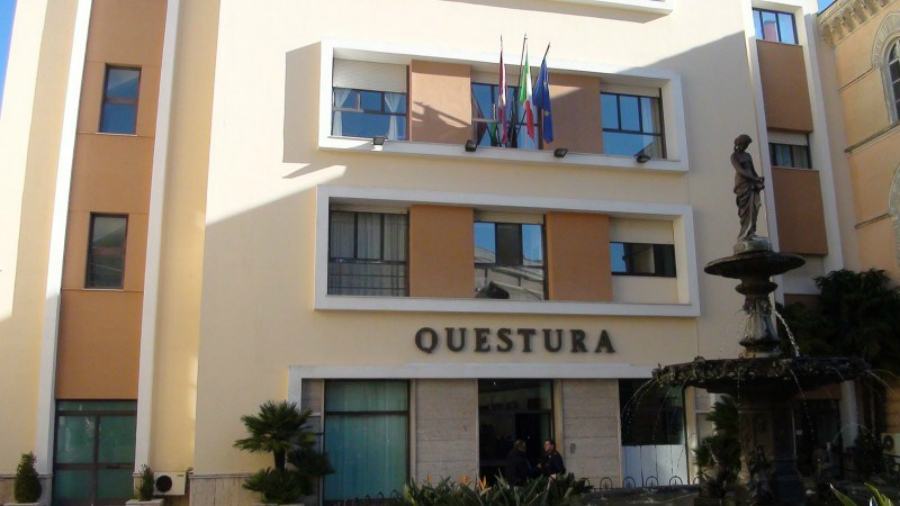 Troppi pregiudicati tra i clienti, Questore chiude due bar per 15 giorni 51 questura catanzaro