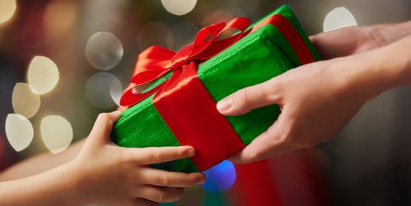 Natale e la tradizione dei regali: quelli solidali e consapevoli sono utili e fanno bene al Pianeta 52 regali natale