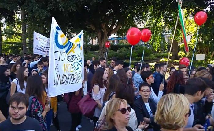 reggio corteo violenza