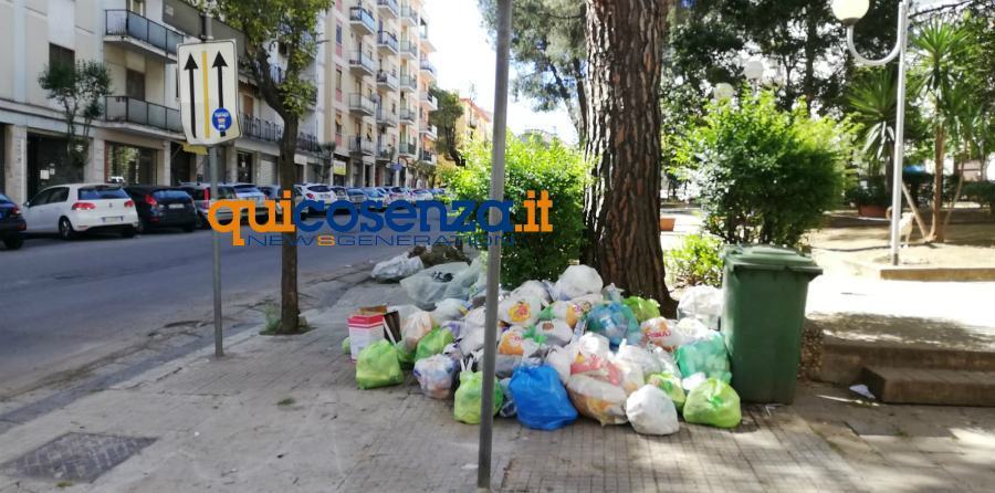 rifiuti spazzatura cosenza maggio 02 2