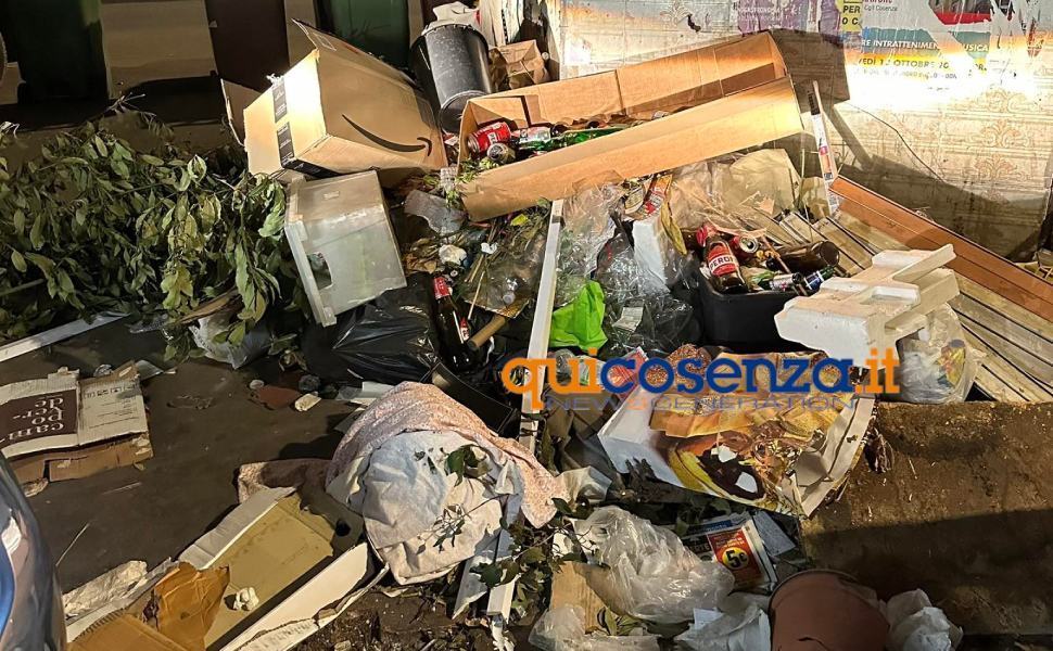 rifiuti via padre giglio cosenza 02